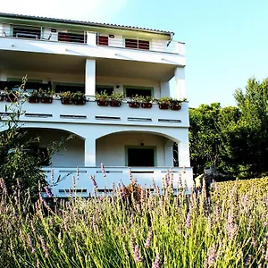  Apartment Frgacic I Kroatien